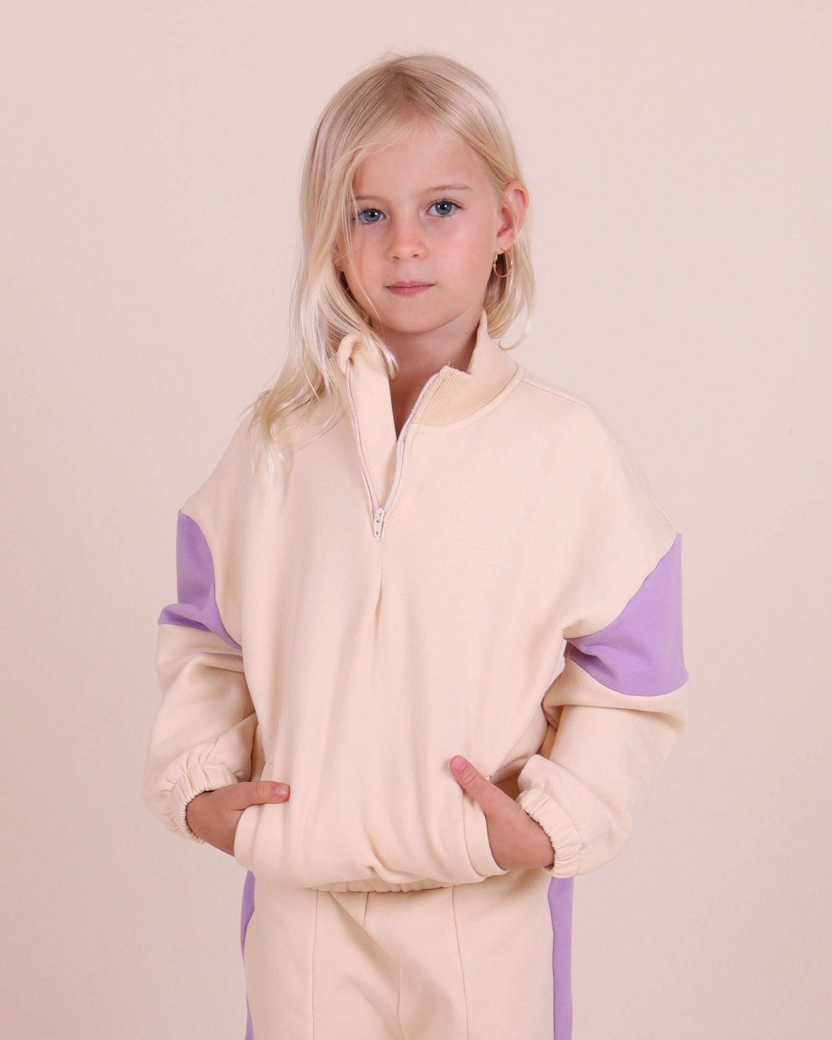 Sweat-shirt lilas à col montant zippé