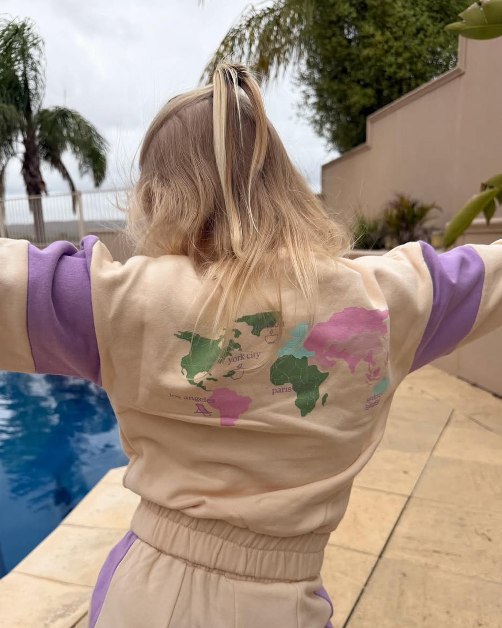 Sweat-shirt lilas à col montant zippé
