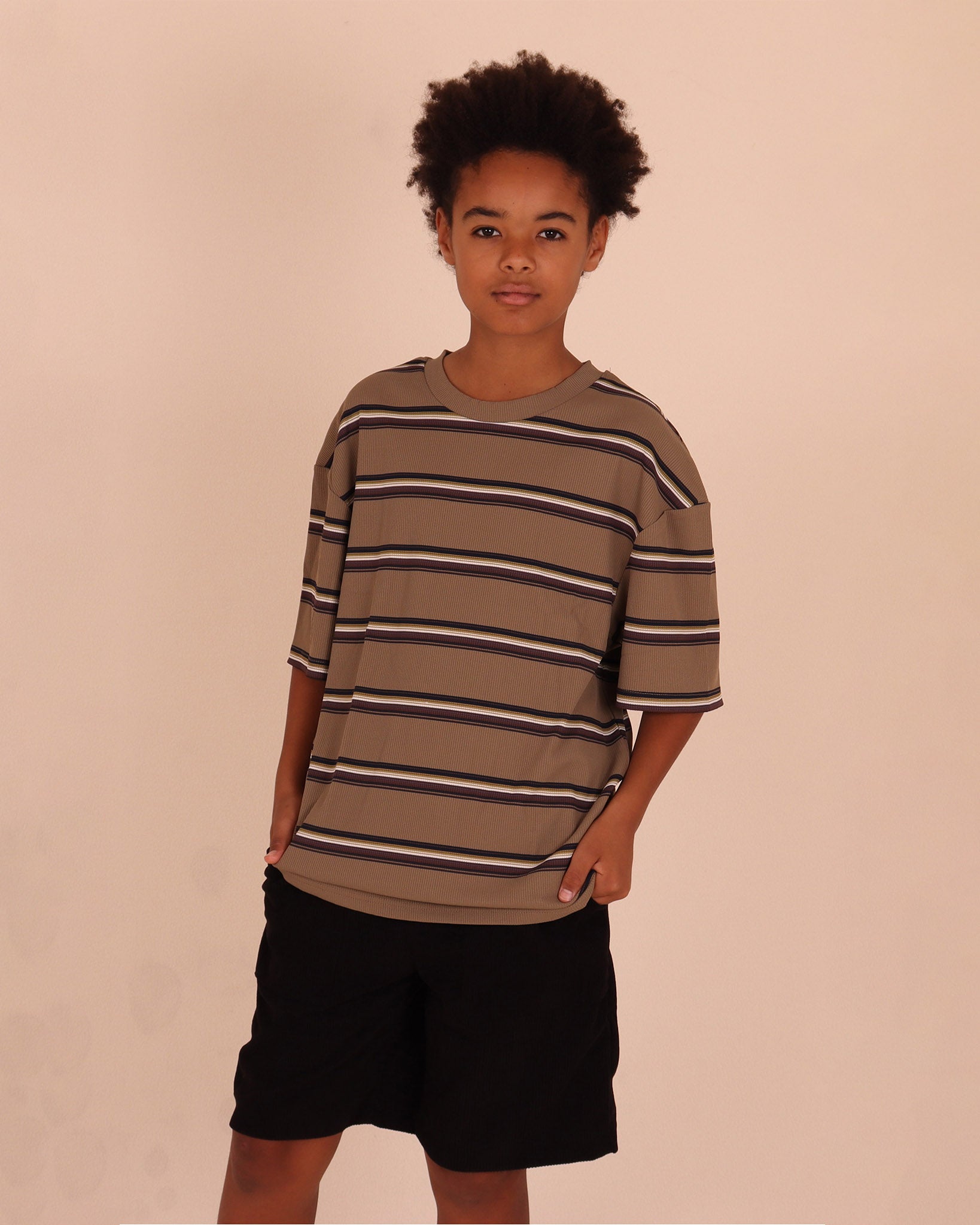 T-shirt kaki à rayures côtelées à manches courtes
